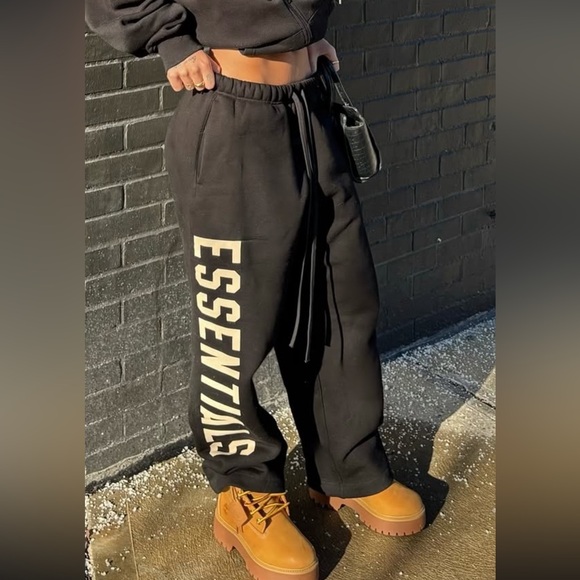 Fear of God Essentials Black Sweatpants with Bold Logo - Picture 4 of 4